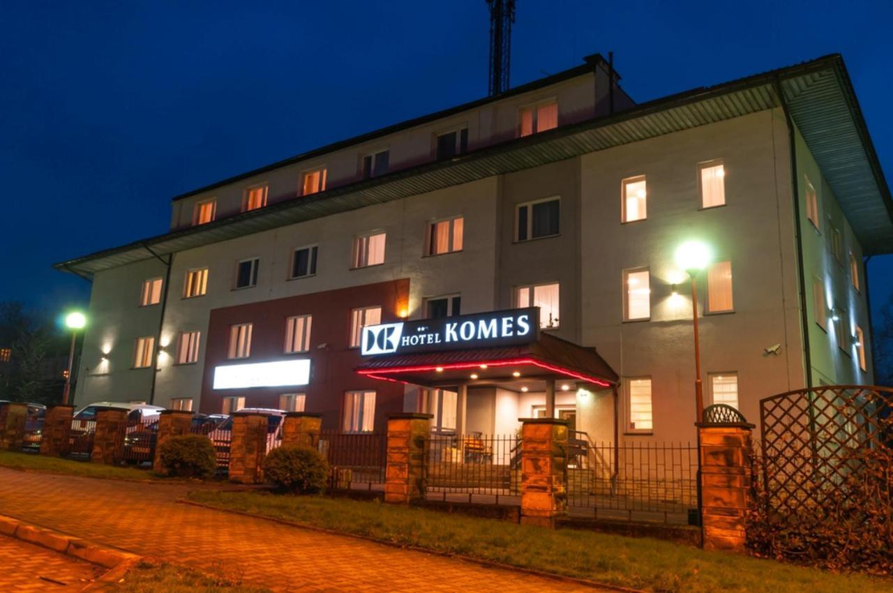 Hotel Komes Скаржиско-Каменна Экстерьер фото